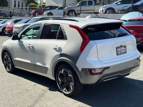 Used 2023 Kia Niro Wave image 7