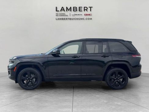 Used 2023 Jeep Grand Cherokee Altitude AWD/4WD image 2