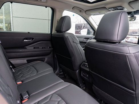 New 2026 Nissan Pathfinder Platinum AWD/4WD image 29