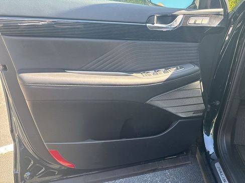 Used 2025 Hyundai Palisade Calligraphy FWD image 9