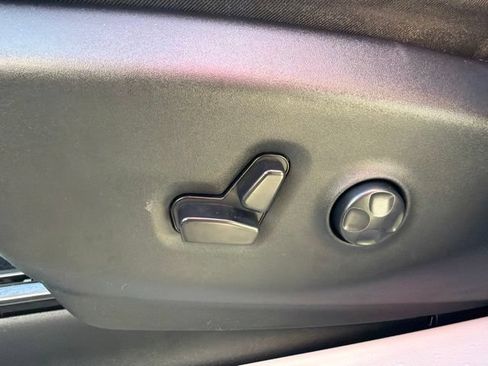 Used 2024 Chrysler Pacifica Touring-L FWD image 23