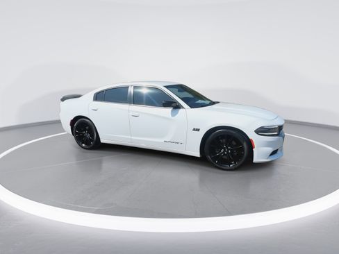 Used 2018 Dodge Charger R/T w/ Blacktop Package image 2