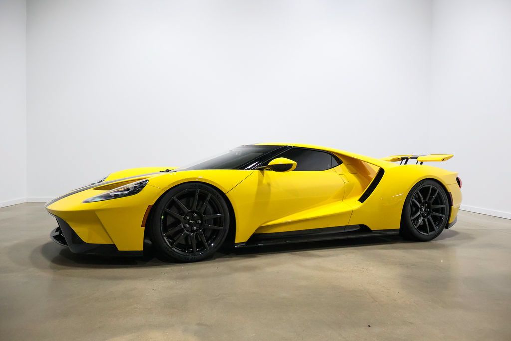Used 2020 Ford GT Carbon Series RWD image 12
