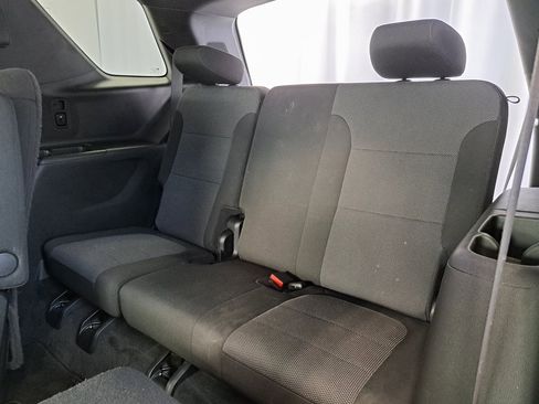 Used 2023 Chevrolet Traverse LT image 32