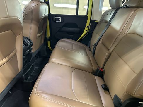 Used 2023 Jeep Wrangler Unlimited Sahara w/ Cold Weather Group AWD/4WD image 16