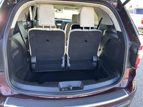 Used 2018 Ford Explorer Platinum image 28