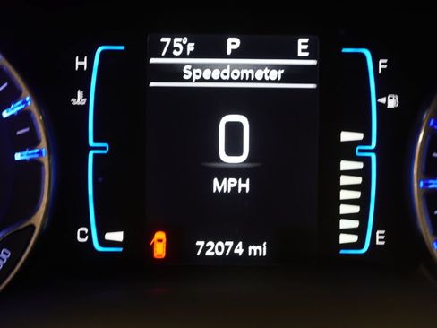 Used 2017 Chrysler Pacifica Touring-L FWD image 4