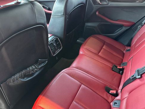 Certified 2023 Porsche Macan AWD/4WD image 13