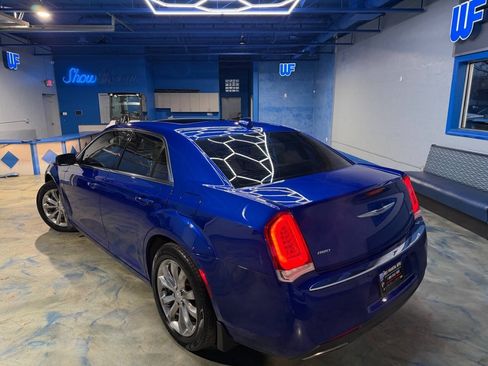 Used 2018 Chrysler 300 Touring L AWD/4WD image 11