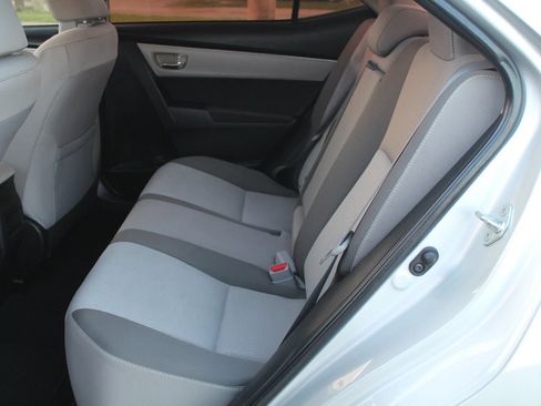 Used 2018 Toyota Corolla LE FWD image 19