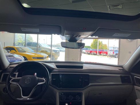 Used 2021 Volkswagen Atlas SEL Premium image 22