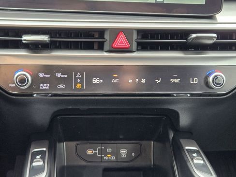 Used 2025 Kia Sorento S image 17