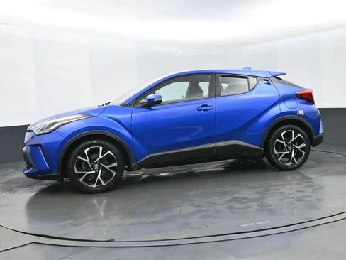 Used 2021 Toyota C-HR XLE image 5