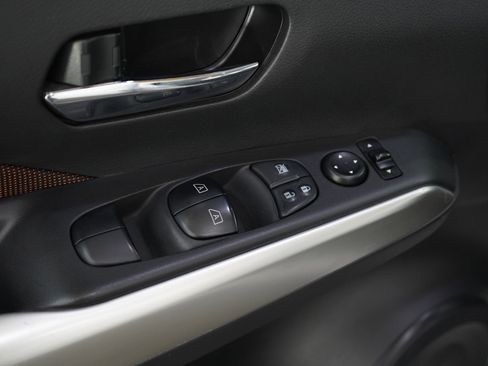 Used 2019 Nissan Kicks SR image 19