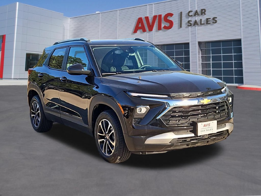 Used 2025 Chevrolet TrailBlazer LT AWD/4WD image 3