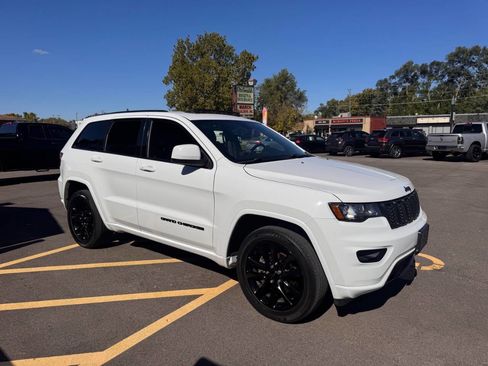 Used 2018 Jeep Grand Cherokee Altitude image 20