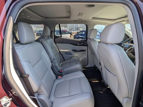 Used 2018 GMC Acadia SLT w/ LPO, Black Accent Package image 11