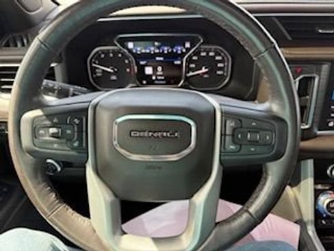 Used 2021 GMC Yukon XL Denali w/ Denali Premium Package AWD/4WD image 10