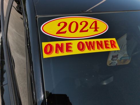 Used 2024 GMC Terrain SLE w/ Driver Convenience Package FWD image 11