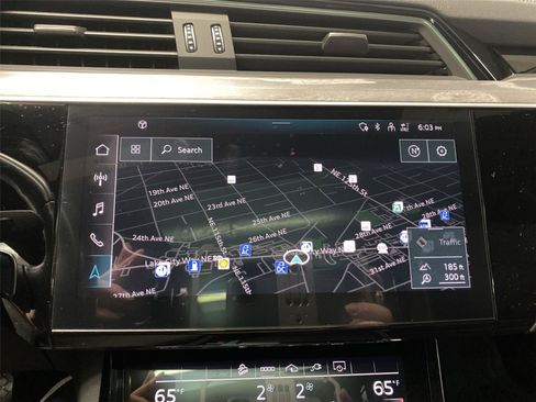 Used 2023 Audi e-tron Premium Plus w/ Premium Plus Package AWD/4WD image 24
