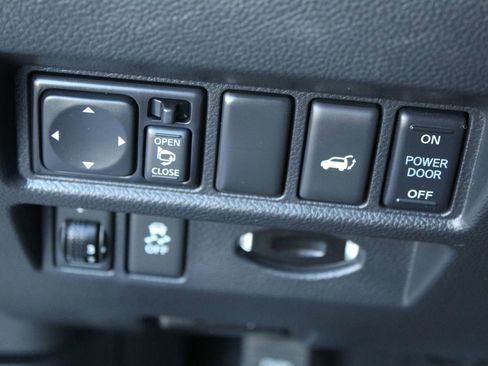 Used 2017 INFINITI QX70 3.7 w/ Premium Package image 27