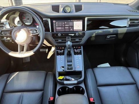 Certified 2024 Porsche Macan image 18