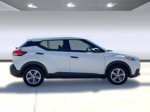 Used 2020 Nissan Kicks S image 8