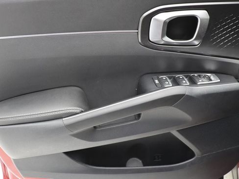 Used 2023 Kia Sorento LX image 15