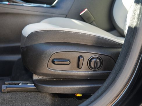 Used 2019 Chevrolet Equinox LS AWD/4WD image 17
