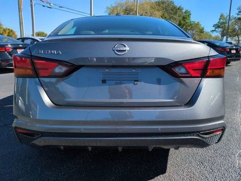 Used 2025 Nissan Altima 2.5 SV FWD image 6
