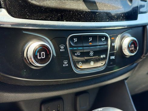 Used 2020 Chevrolet Traverse LS FWD image 11