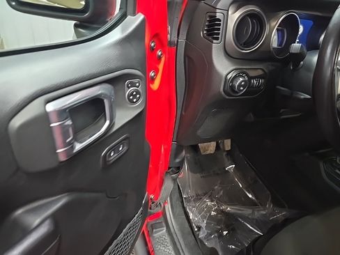 Used 2020 Jeep Gladiator Sport w/ Quick Order Package 24S image 27