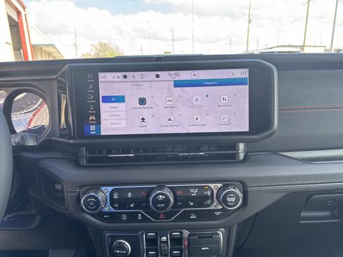 Used 2024 Jeep Gladiator Rubicon w/ Convenience Group image 24