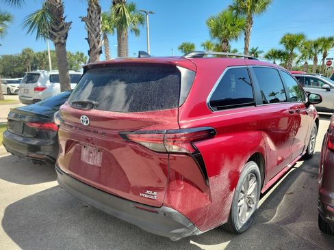 Used 2021 Toyota Sienna XLE FWD image 6