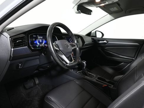 Used 2024 Volkswagen Jetta SE FWD image 4