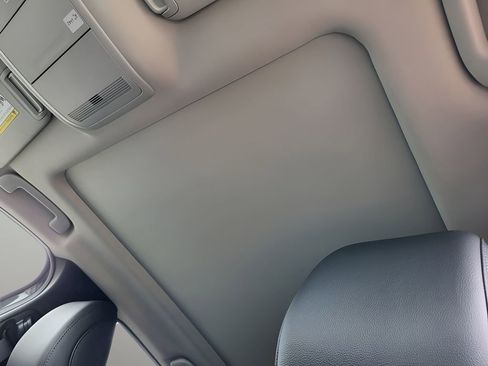 Used 2025 MAZDA CX-50 AWD 2.5 Hybrid w/ Premium Pkg image 18