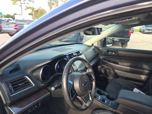 Used 2018 Subaru Outback 3.6R Limited AWD/4WD image 10