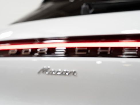 Used 2024 Porsche Macan image 9