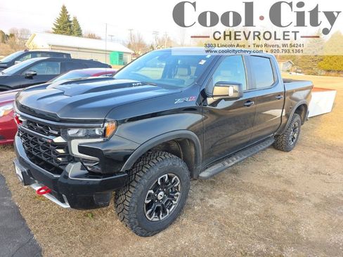 Used 2023 Chevrolet Silverado 1500 ZR2 w/ Technology Package AWD/4WD image 1