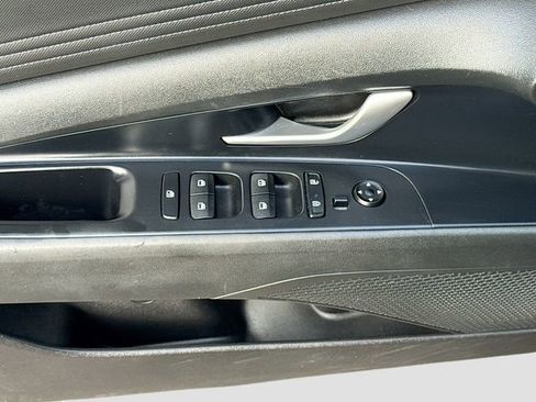 Used 2023 Hyundai Elantra SEL w/ Convenience Package image 17