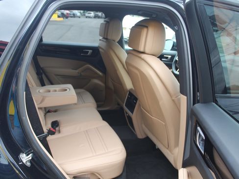 Used 2019 Porsche Cayenne image 16