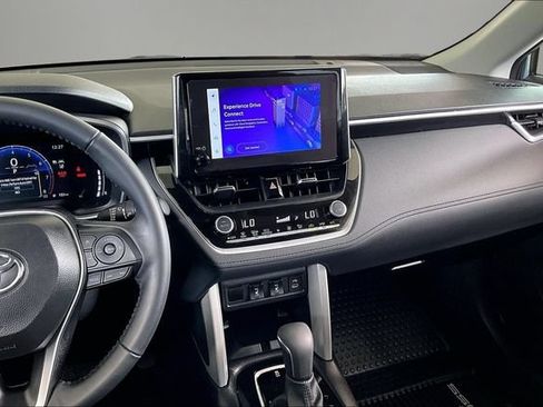 Used 2024 Toyota Corolla Cross XLE w/ Convenience Package FWD image 9