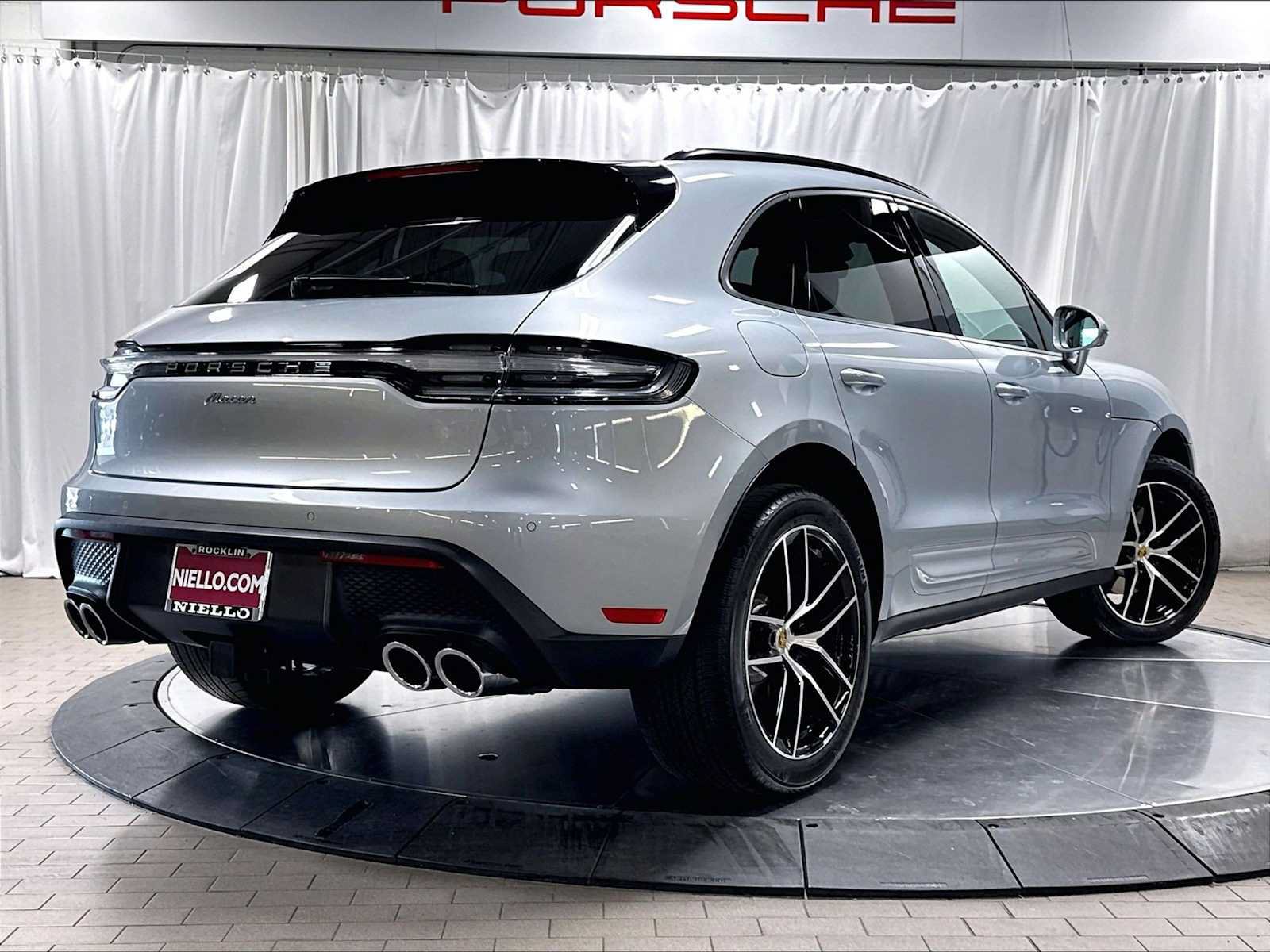 Used 2026 Porsche Macan AWD/4WD image 10