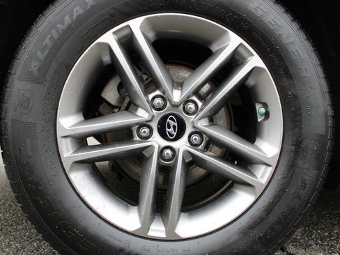 Used 2017 Hyundai Santa Fe Sport image 20