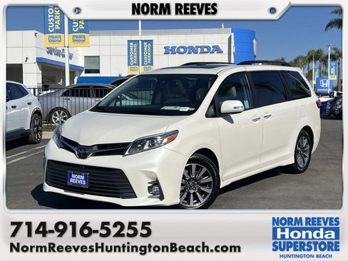 Used 2018 Toyota Sienna Limited image 1