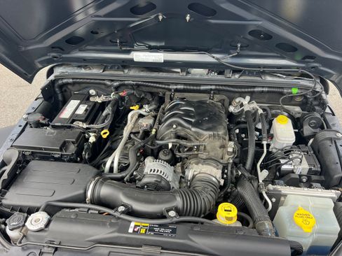 Used 2017 Jeep Wrangler Sport AWD/4WD image 18
