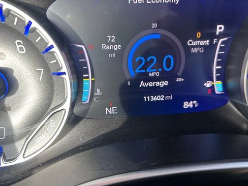 Used 2017 Chrysler Pacifica Touring-L Plus w/ Tire & Wheel Group FWD image 21