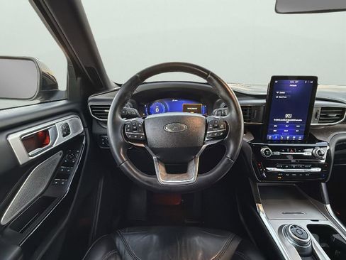 Certified 2022 Ford Explorer Platinum w/ Technology Package image 11