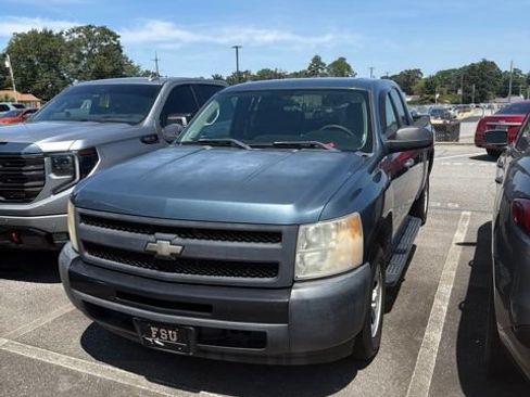Used 2011 Chevrolet Silverado 1500 W/T RWD image 2