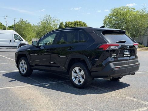Used 2021 Toyota RAV4 XLE w/ Convenience Package AWD/4WD image 22